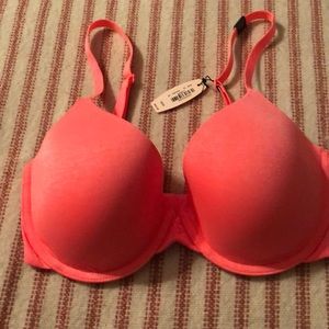 Uplift semi demi bra by Victoria’s Secret // 32DD